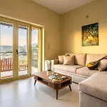 Martinia Pool Getaways - Majestic Panoramic Views Apartment *