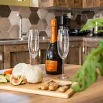 Martinia Pool Getaways - Majestic Panoramic Views Apartment *