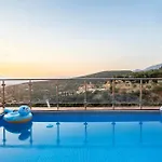 Martinia Pool Getaways - Majestic Panoramic Views