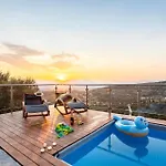 Martinia Pool Getaways - Majestic Panoramic Views *