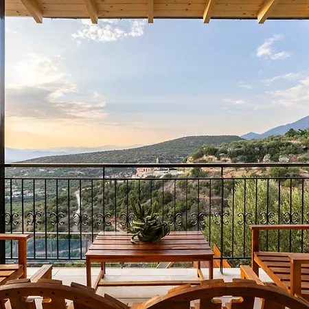 Martinia Pool Getaways - Majestic Panoramic Views *