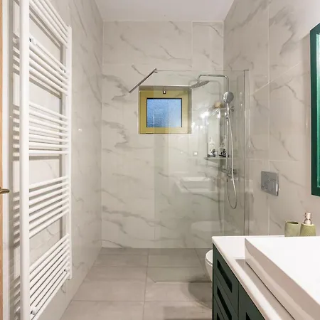 Martinia Pool Getaways - Majestic Panoramic Views