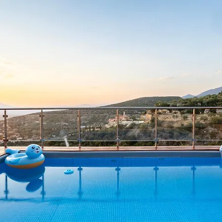 Martinia Pool Getaways - Majestic Panoramic Views