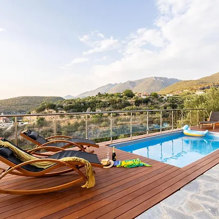 Martinia Pool Getaways - Majestic Panoramic Views Apartament *
