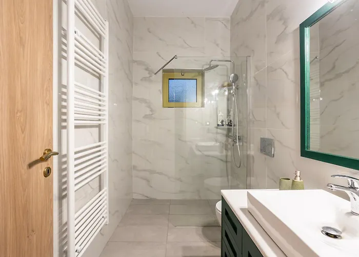 Martinia Pool Getaways - Majestic Panoramic Views